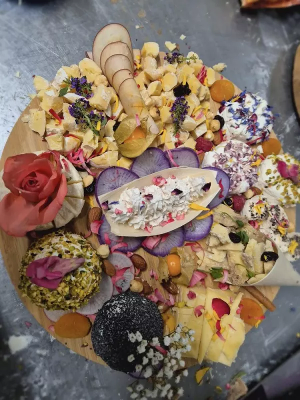 Confection de plateaux de fromages, Comberouger, Gaec de l’Elanion